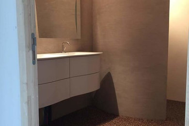 Réalisation d'une salle de bain minimaliste.