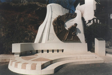 Monumento in Rosso Verdello e Biancone Asiago