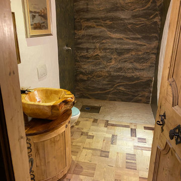 Bagno con lavello in pino cembro (cirmolo)