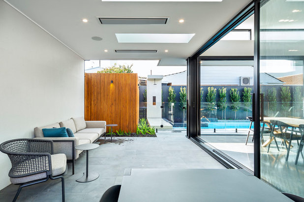 Contemporary Patio by Platinum Fine Homes