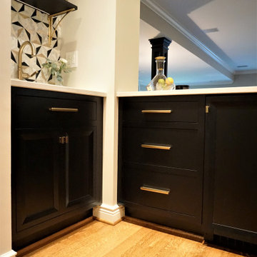 Black and Gold Bar