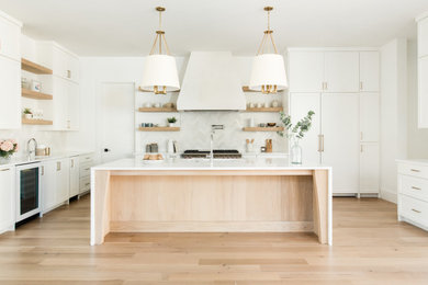 Minimalist kitchen photo in Austin