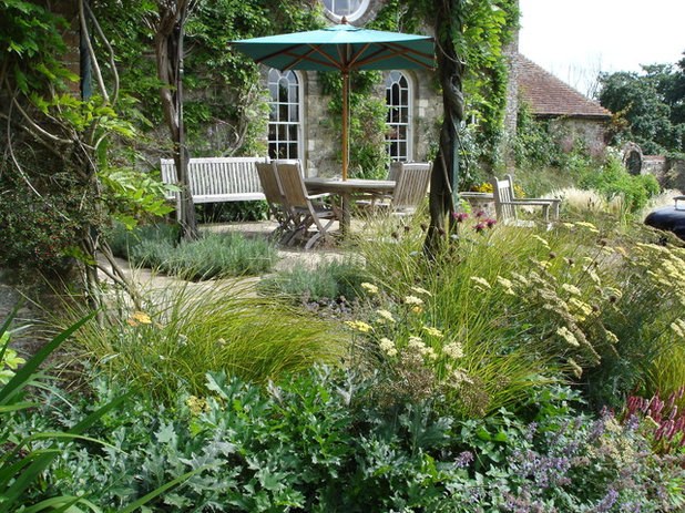 Farmhouse Landscape by Ann-Marie Powell Gardens Ltd