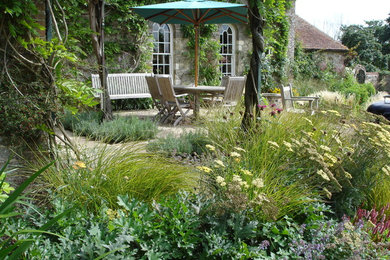 Inspiration for a farmhouse landscaping in Hampshire.