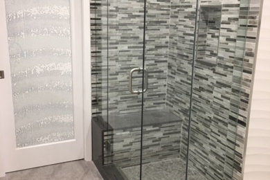 Inspiration for a modern bathroom remodel in Miami