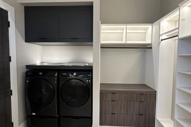 Example of a laundry room design in Las Vegas
