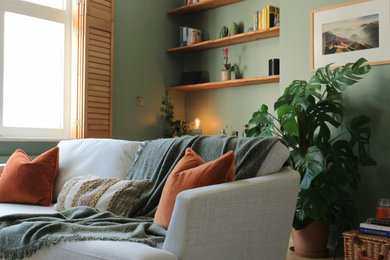 Inspiration for a modern family room remodel in West Midlands