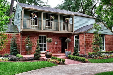 Example of a classic exterior home design in Houston