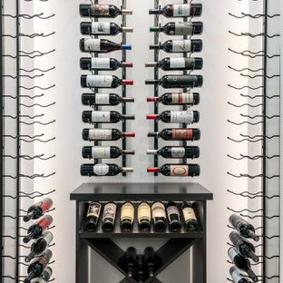 Modelo de bodega minimalista, pequeña, con botelleros de rombos