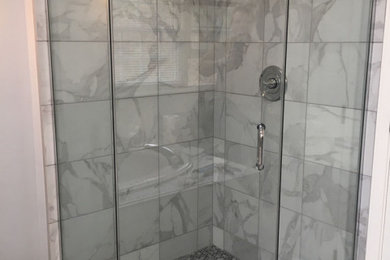 Bathroom - modern bathroom idea in Chicago