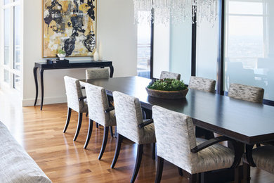 Dining room photo in Los Angeles