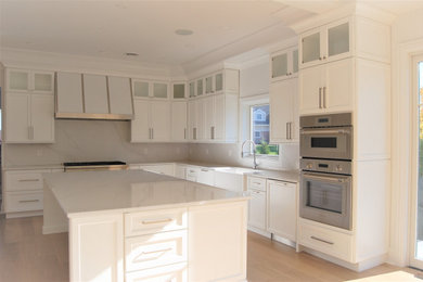 Example of a transitional home design design in New York