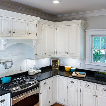 "Cool" Under Cabinet Lighting in the Kitchen