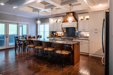 Kitchen - kitchen idea in Cincinnati