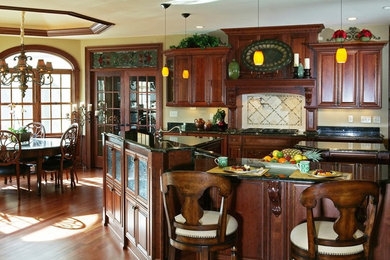 Photo of a transitional kitchen in Milwaukee.
