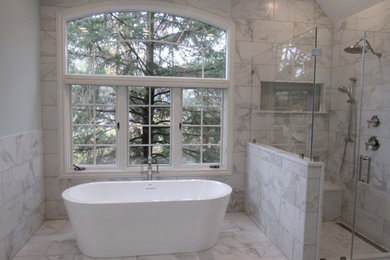 クリーブランドにあるトランジショナルスタイルのおしゃれな浴室の写真