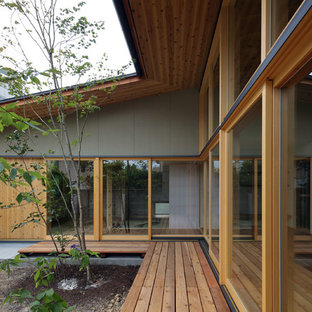 京都のモダンスタイルのおしゃれなデッキの写真