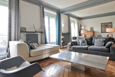 Trendy living room photo in Paris