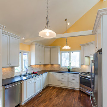 Kitchen/Breakfast room with vaulted/cathedral ceiling