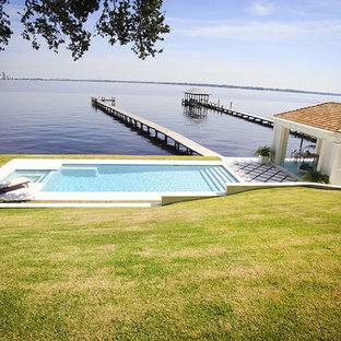 ジャクソンビルの中サイズの長方形モダンスタイルのおしゃれなプール (スタンプコンクリート舗装) の写真