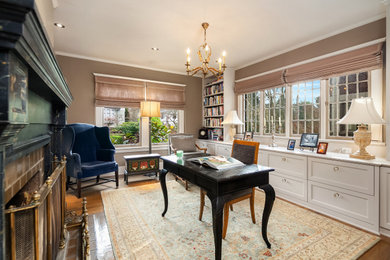 Photo of a transitional home office in Seattle.
