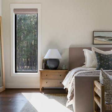 Transitional Hill-Country Primary Bedroom