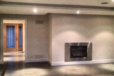 Example of a trendy living room design in Toronto