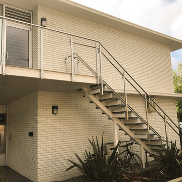 Commercial cable railing system