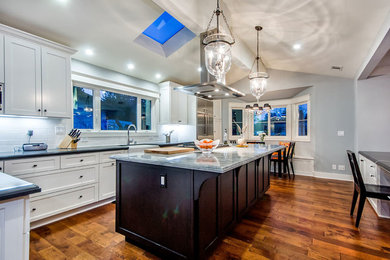 Kitchen - traditional kitchen idea in San Francisco