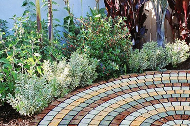 Inspiration for a contemporary garden in Other with natural stone pavers.