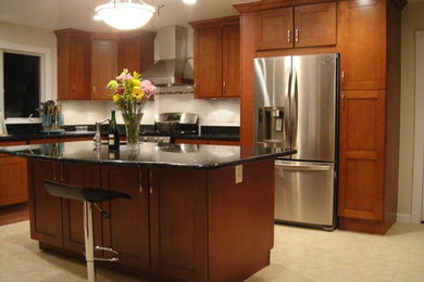Shaker Modern cabinets in Cherry color