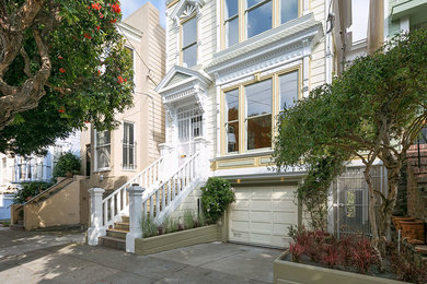サンフランシスコにあるトランジショナルスタイルのおしゃれな住まいの写真
