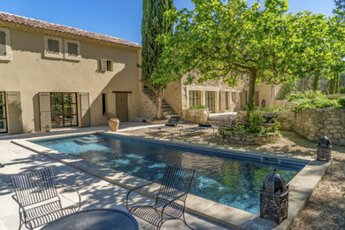 Inspiration pour une piscine traditionnelle.