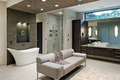 Example of a minimalist bathroom design in Omaha