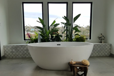 Bathroom - contemporary bathroom idea in San Diego