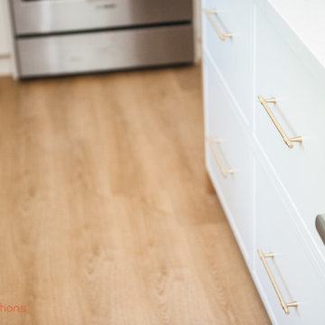 Organic Texture, Sophisticated Form: Story of a Transitional Kitchen
