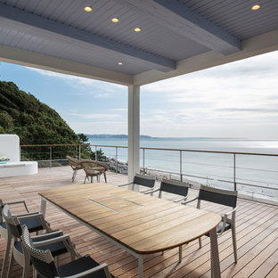 横浜のビーチスタイルのおしゃれなデッキ (アウトドアキッチン、張り出し屋根) の写真