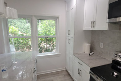 Example of a kitchen design in Atlanta