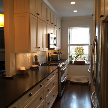 Contemporary off-white kitchen