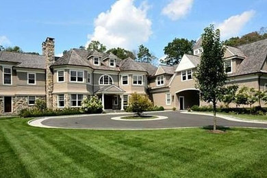 Exterior home idea in New York