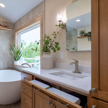 Woodwork master bathroom
