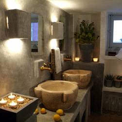 Master Bathrooms in antique limestone - Bathroom Sinks