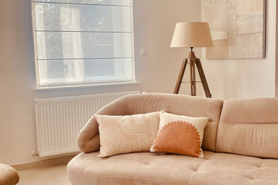 Idée de décoration pour une maison design de taille moyenne.