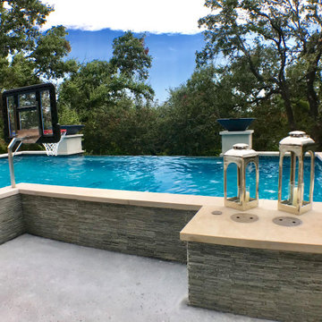 Glass Tile Spa with Negative Edge in San Antonio, Tx