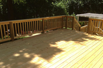 Inspiration for a mid-sized timeless backyard deck remodel in Raleigh with no cover