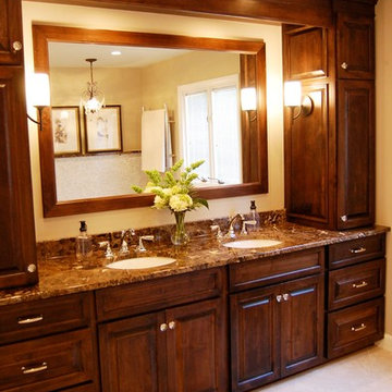 Outdated Bathroom gets Chic Makeover