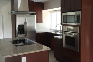 Kitchen - transitional kitchen idea in Dallas