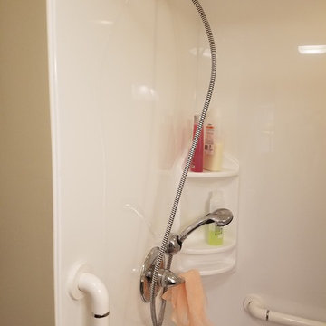 Traditional Bathroom with all the fixings!