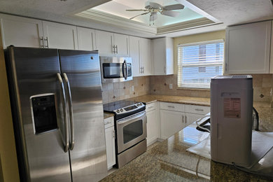 Example of a kitchen design in Miami