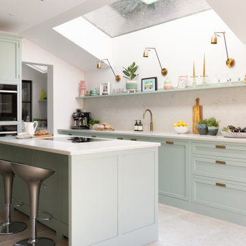Chiswick Shaker Kitchen with Inset Handles